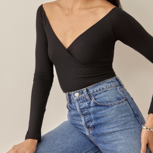 Reformation Tops - Reformation Minnie Ribbed Knit V-Neckline Top in Black